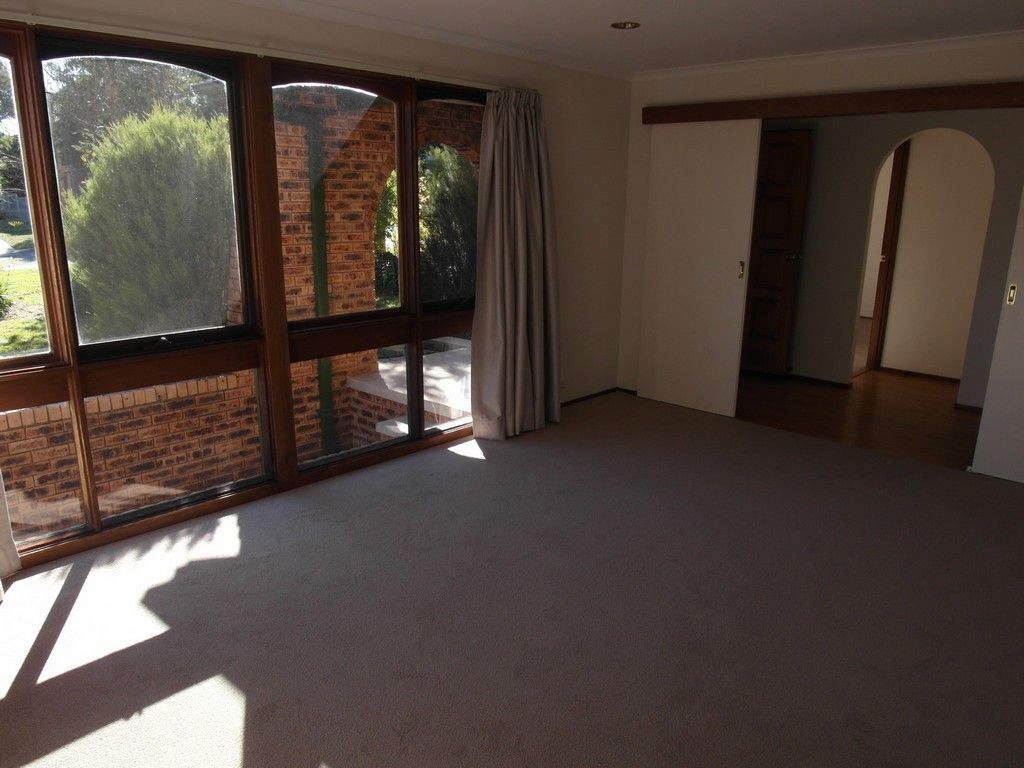 16 Graham Place, Queanbeyan West NSW 2620, Image 1