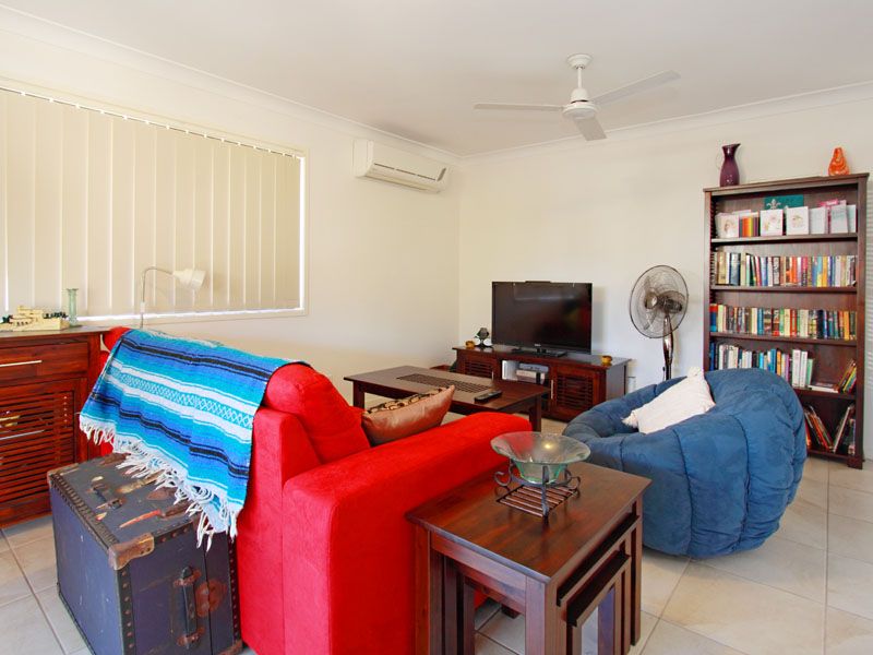 2 bedrooms Duplex in 8B Koel Court WARNER QLD, 4500