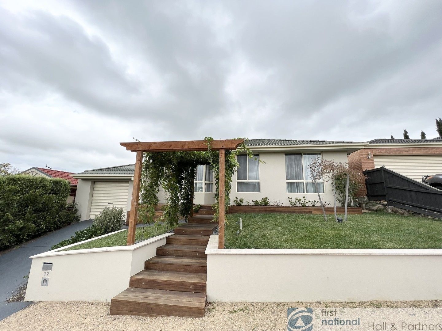 3 bedrooms House in 17 Tuscany Rise PAKENHAM VIC, 3810