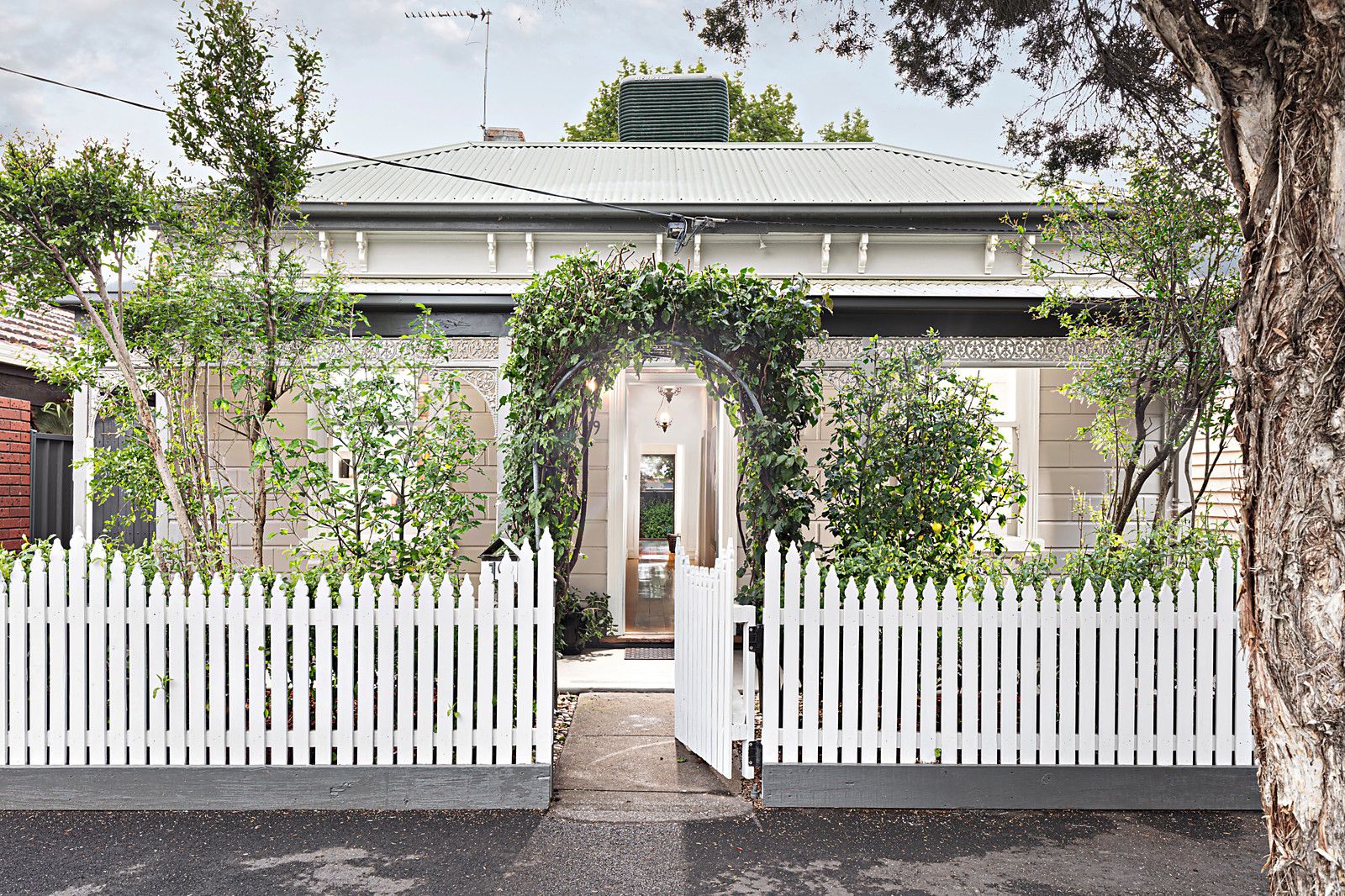 4 bedrooms House in 19 Macfarland Street BRUNSWICK VIC, 3056