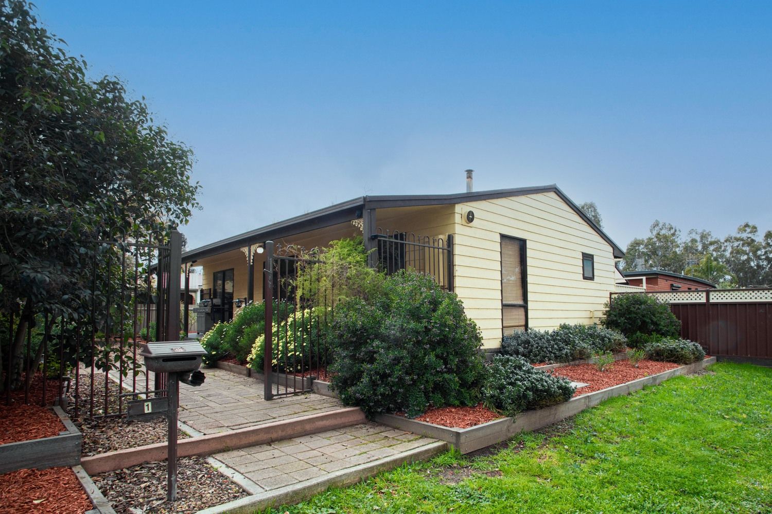 2 bedrooms House in 1 Centennial Drive MOOROOPNA VIC, 3629