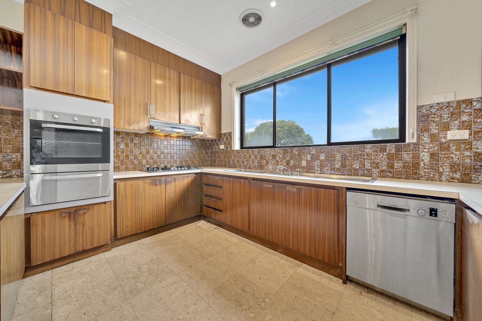 395 Blackburn Road, Burwood East VIC 3151, Image 2