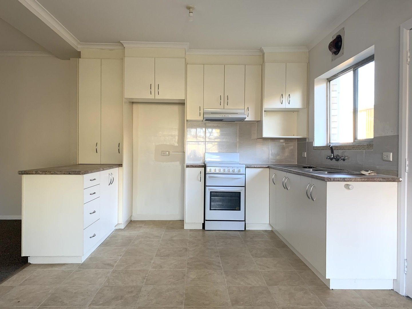 2 bedrooms Apartment / Unit / Flat in 1/4 Hensley Court WODONGA VIC, 3690
