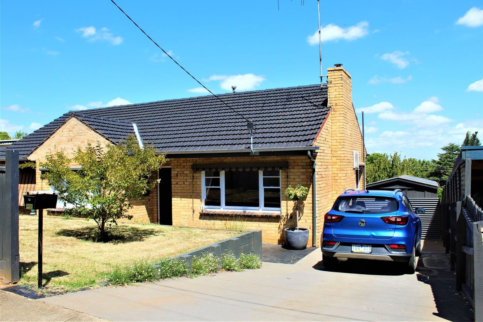 3 bedrooms House in 13 Railway Avenue DROUIN VIC, 3818