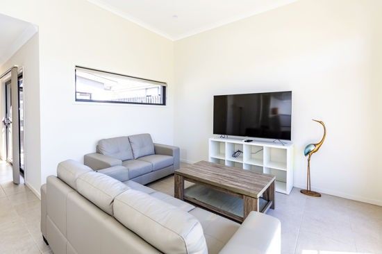 10 Rivina Cct, Coomera QLD 4209, Image 2