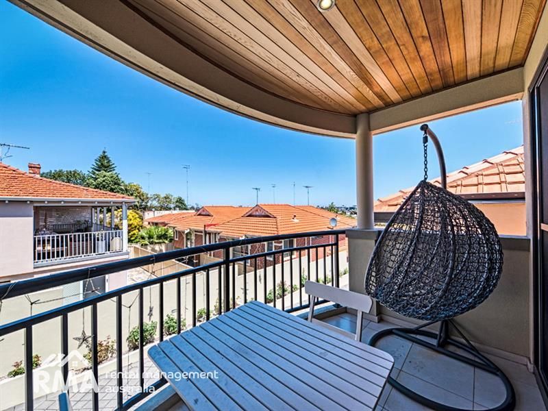 3 bedrooms Townhouse in 9B Hampton Street BURSWOOD WA, 6100