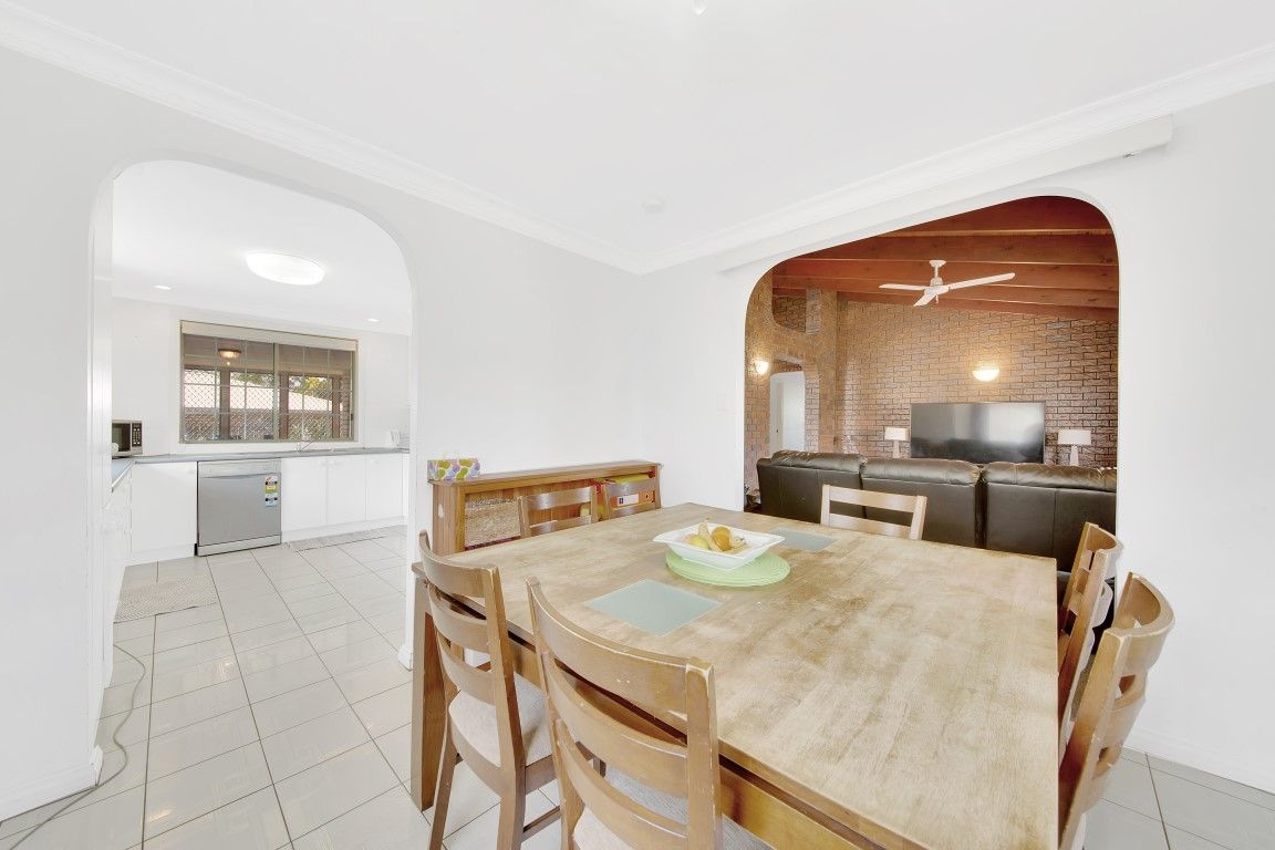 11 Sovereign Court, Clinton QLD 4680, Image 2