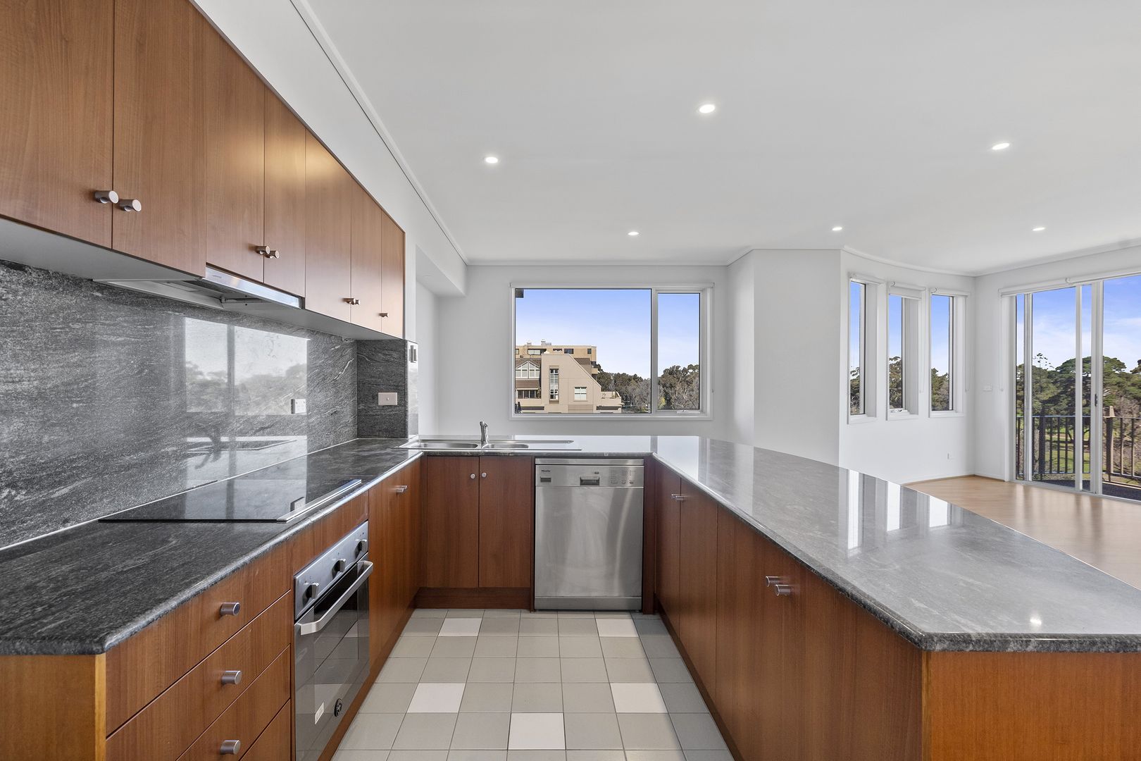 508/23 Queens Road, Melbourne VIC 3004, Image 2