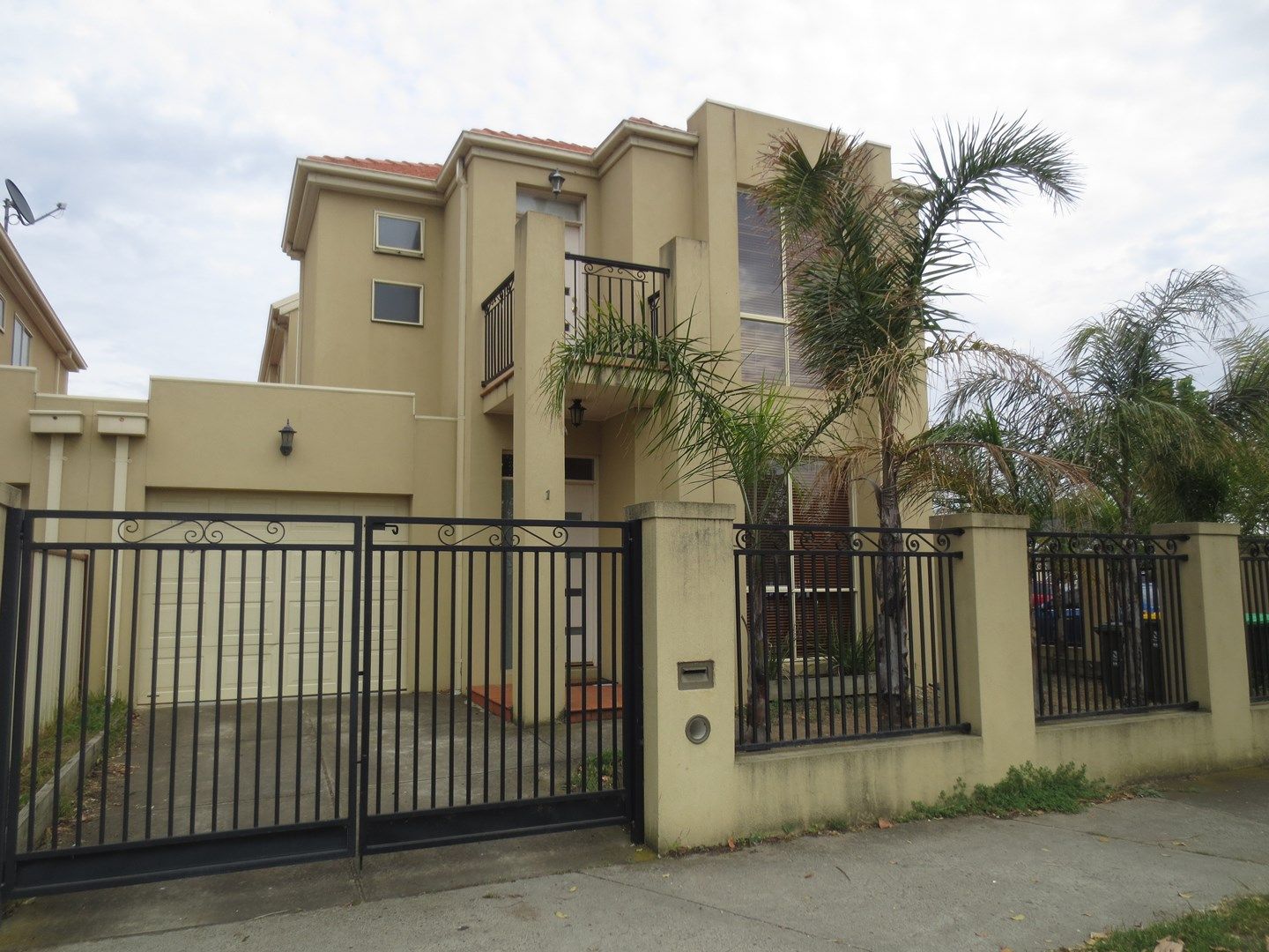 3 bedrooms Townhouse in 1/42 Blyth Street ALTONA VIC, 3018