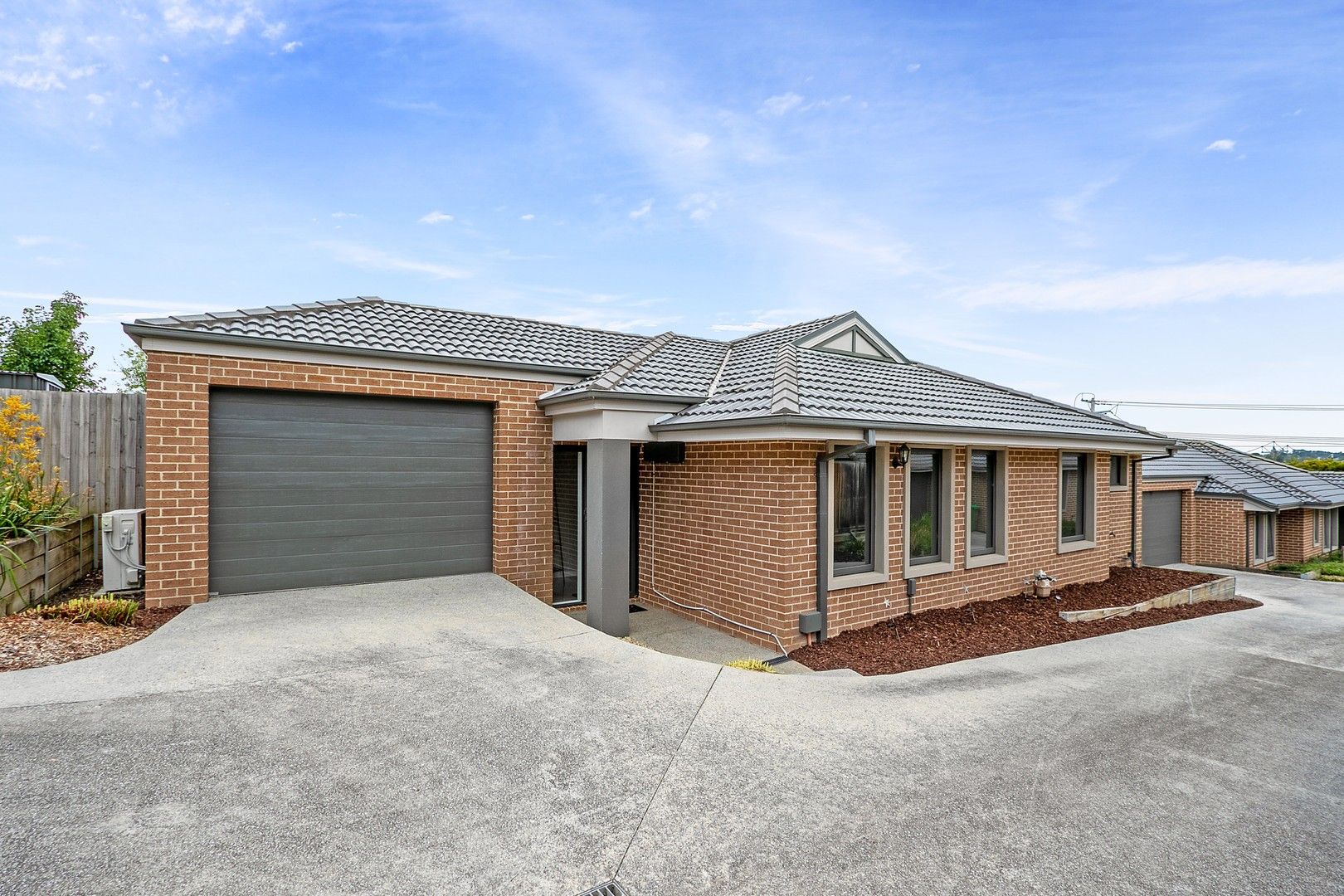 2 bedrooms House in 2 Edgar Close CHIRNSIDE PARK VIC, 3116