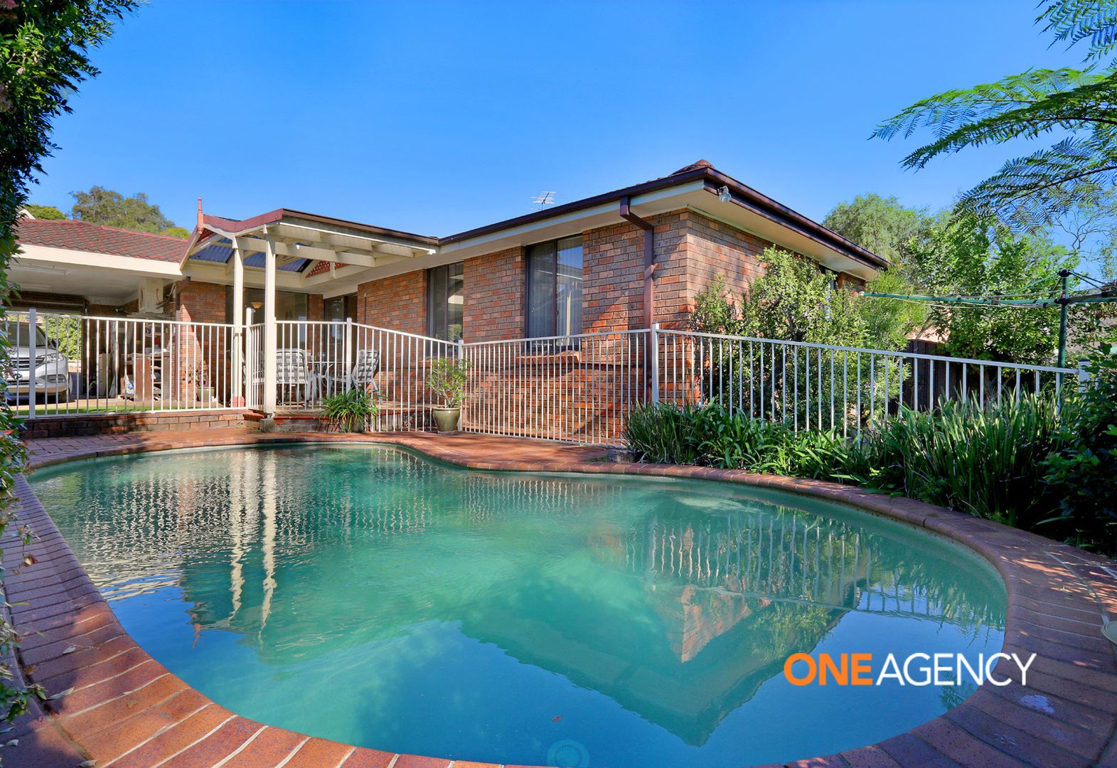 8 Shearwater Avenue, Woronora Heights Property History & Address