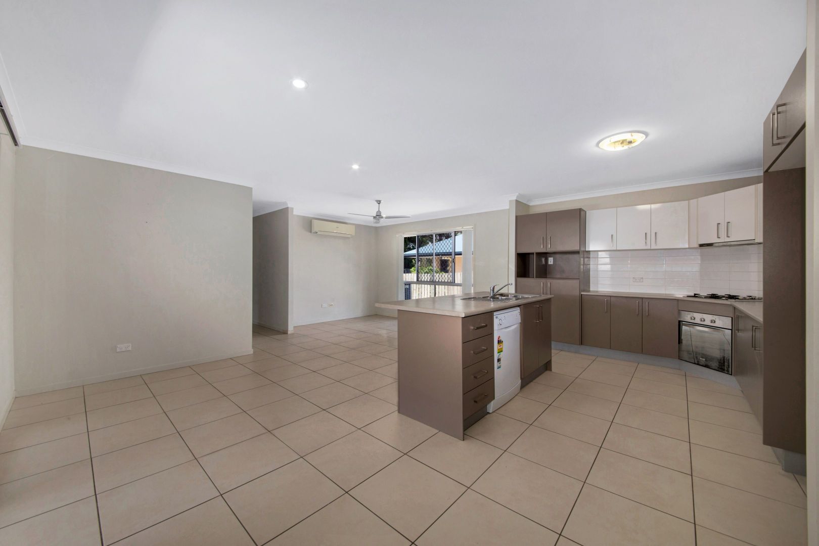 15 Jooloo Court, Kin Kora QLD 4680, Image 2