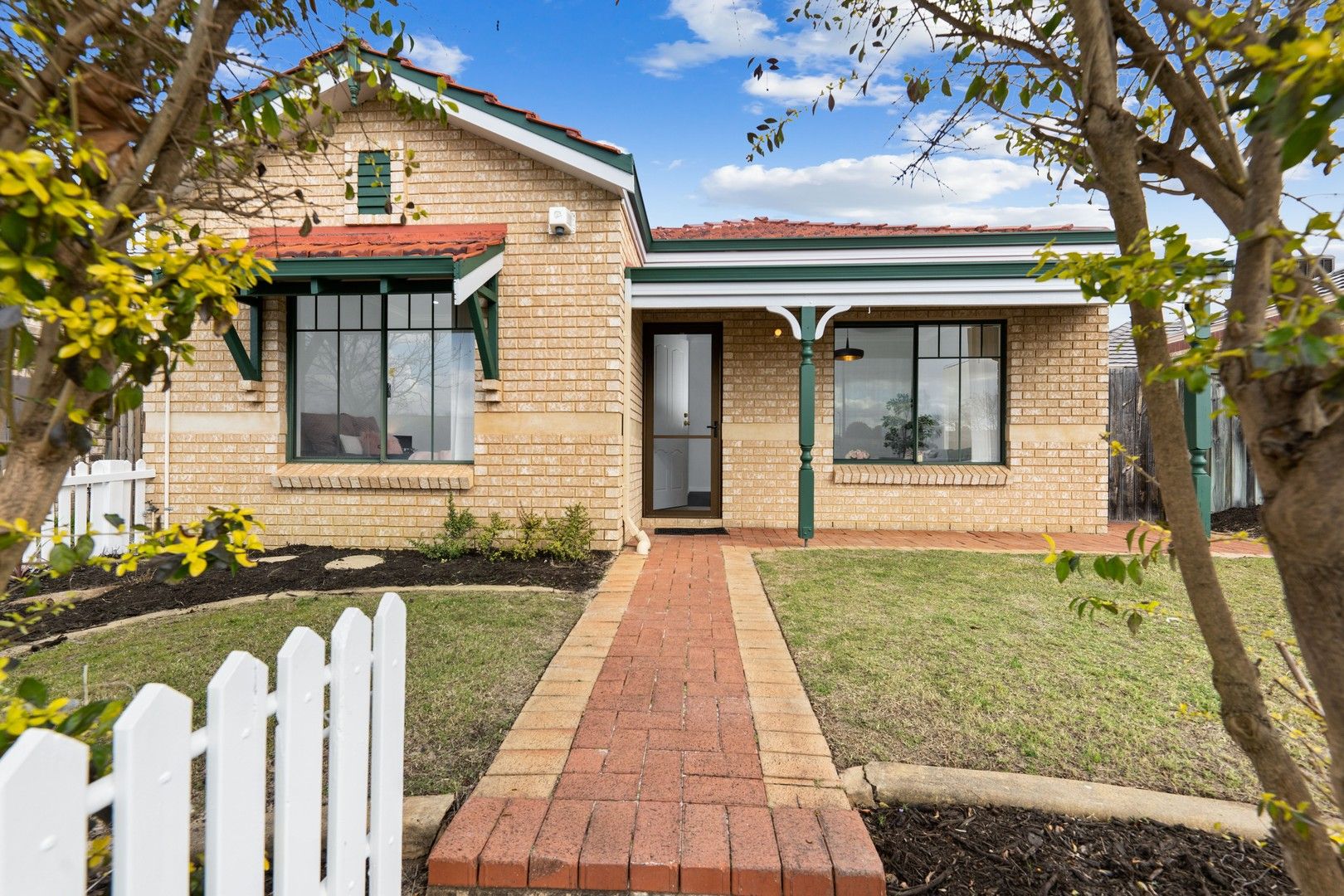 3 bedrooms House in 21 Sunray Circle ELLENBROOK WA, 6069