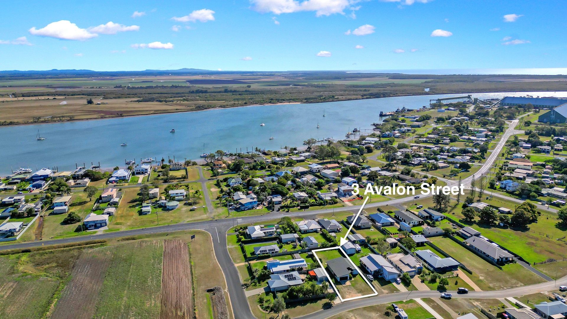 3 bedrooms House in 3 Avalon Street BURNETT HEADS QLD, 4670