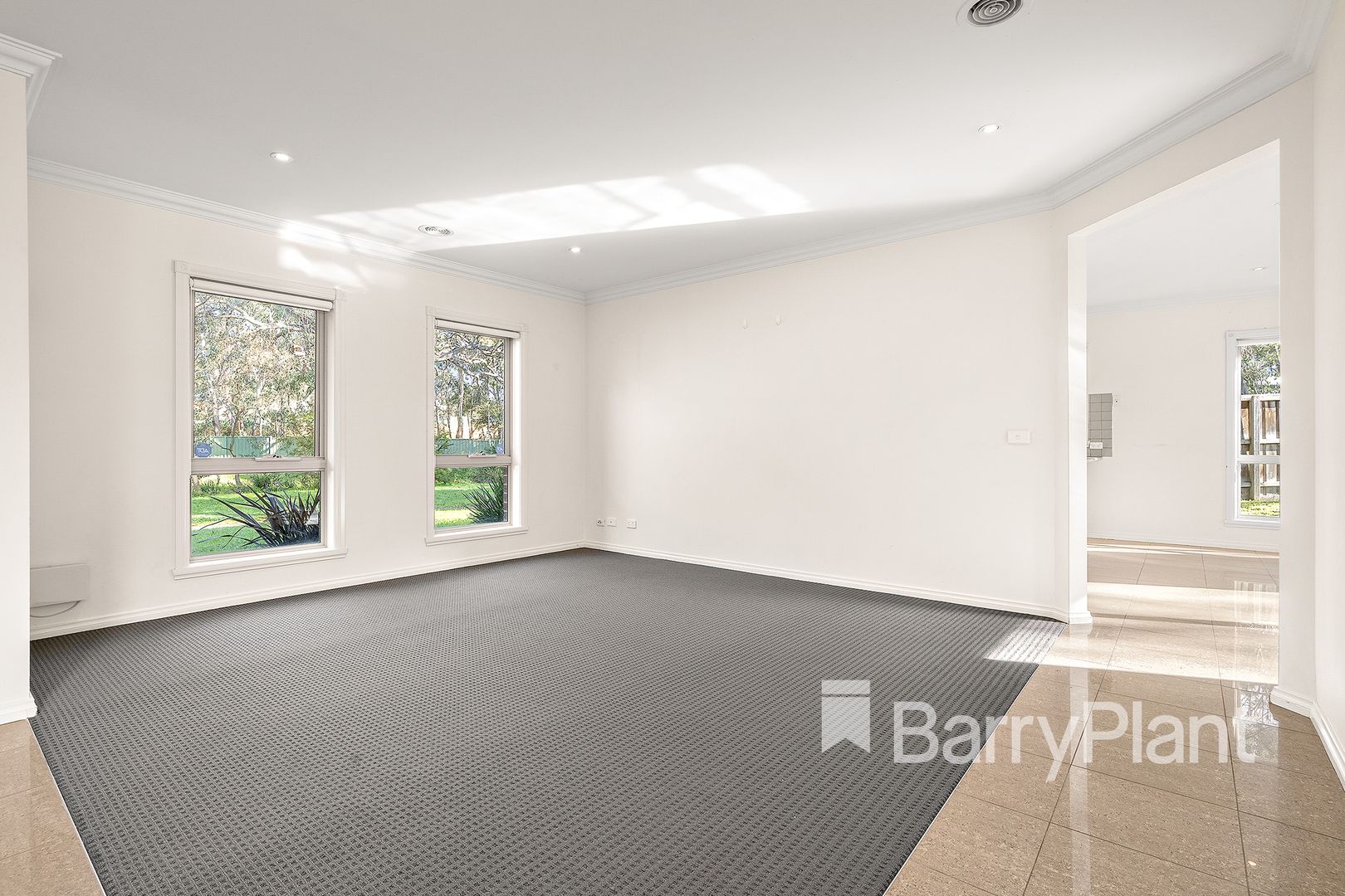 24/5 Delacombe Drive, Mill Park VIC 3082, Image 2