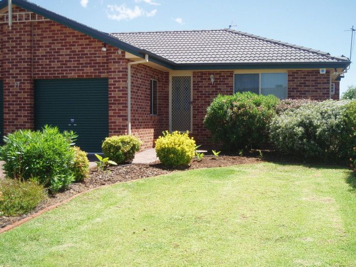 17B Dunvarleigh Crescent, Griffith NSW 2680, Image 0