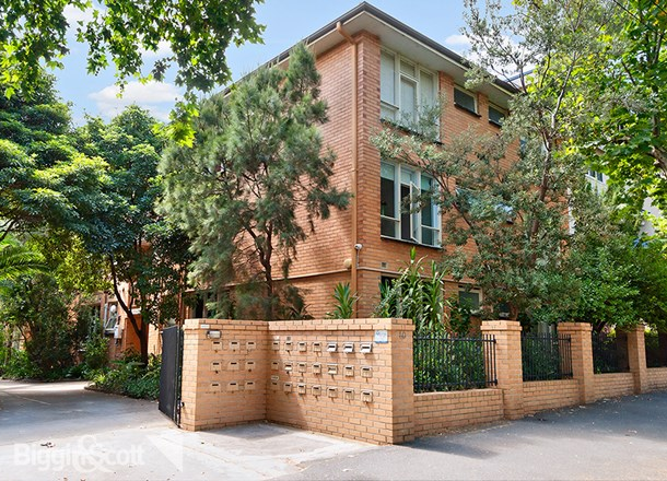 18/10 Acland Street, St Kilda VIC 3182