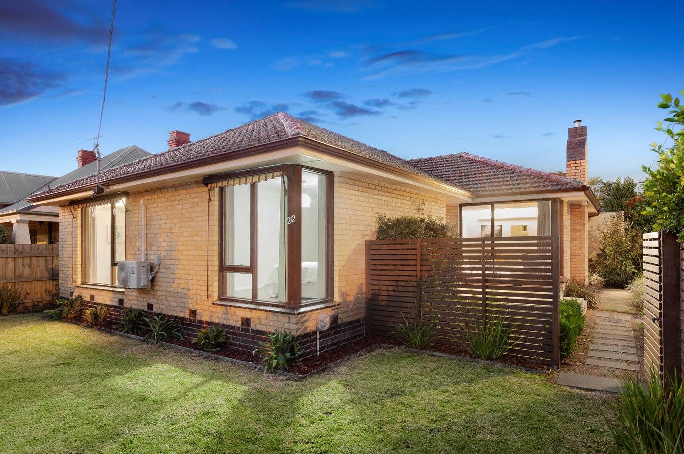 2 bedrooms House in 212 Neerim Road CARNEGIE VIC, 3163