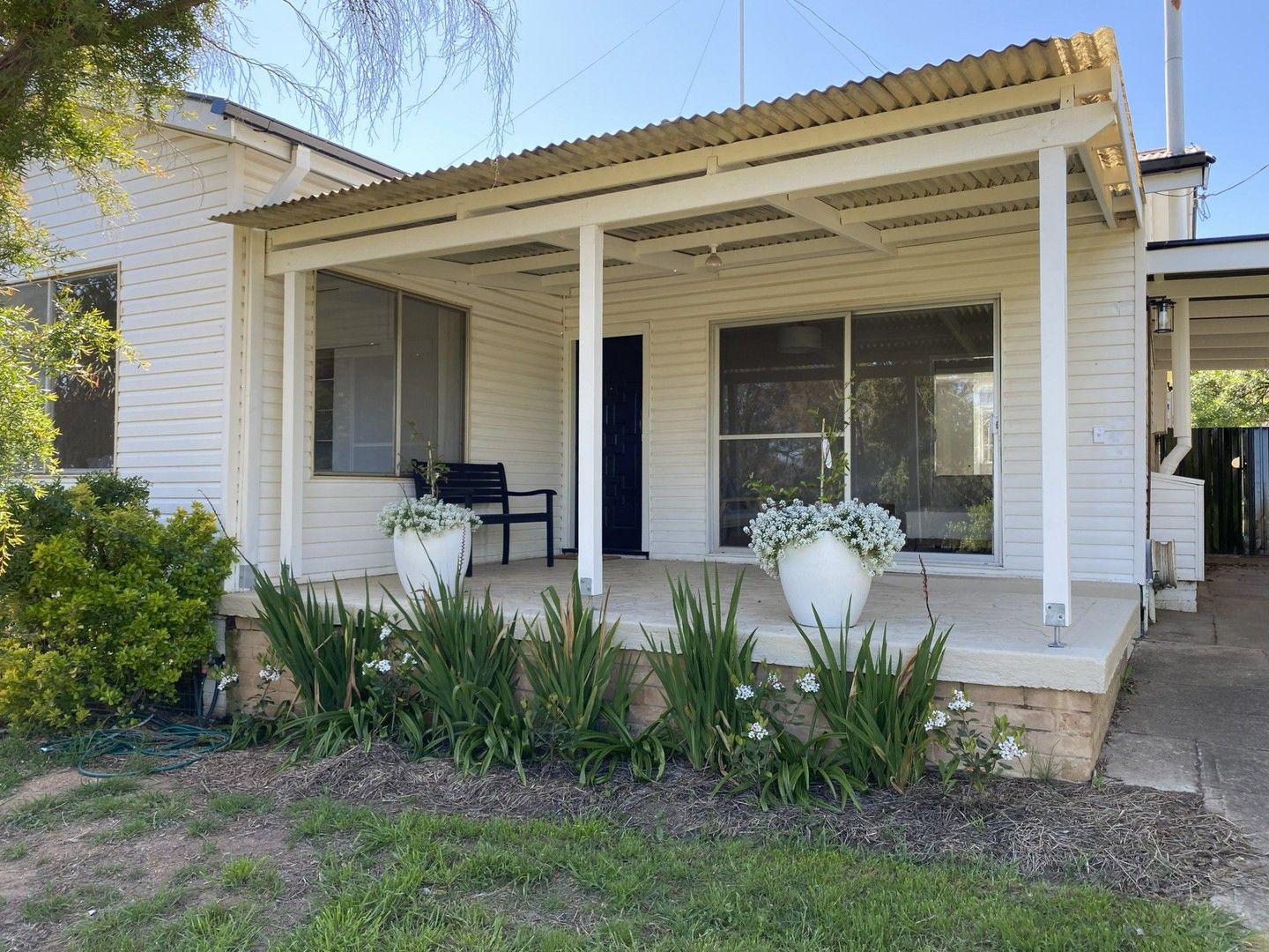 18 Templemore Street, Young NSW 2594