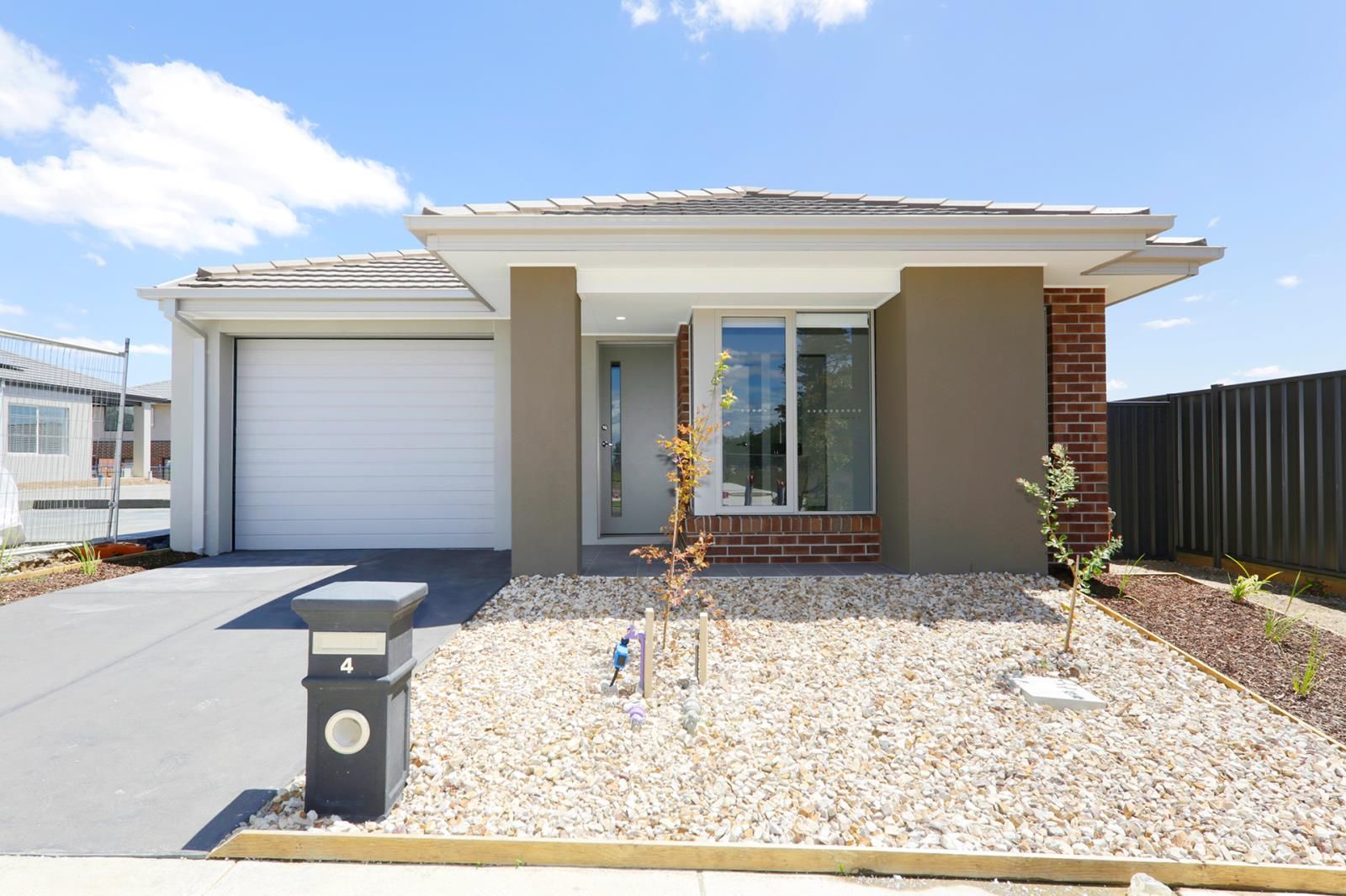 4 bedrooms House in 4 Soho Boulevard BERWICK VIC, 3806