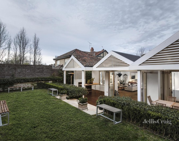 17 Canberra Road, Toorak VIC 3142