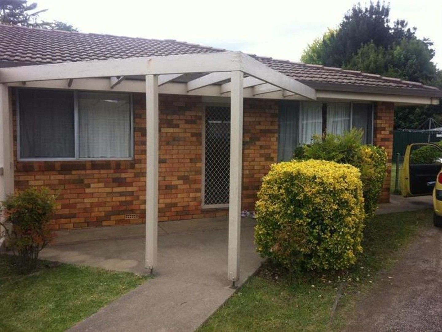 2 bedrooms Apartment / Unit / Flat in 3/10 Wigan Avenue ARMIDALE NSW, 2350