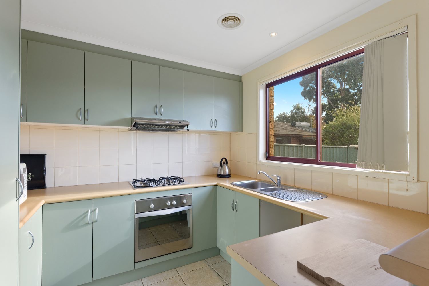 2/20 Glencoe Street, Kennington VIC 3550, Image 2