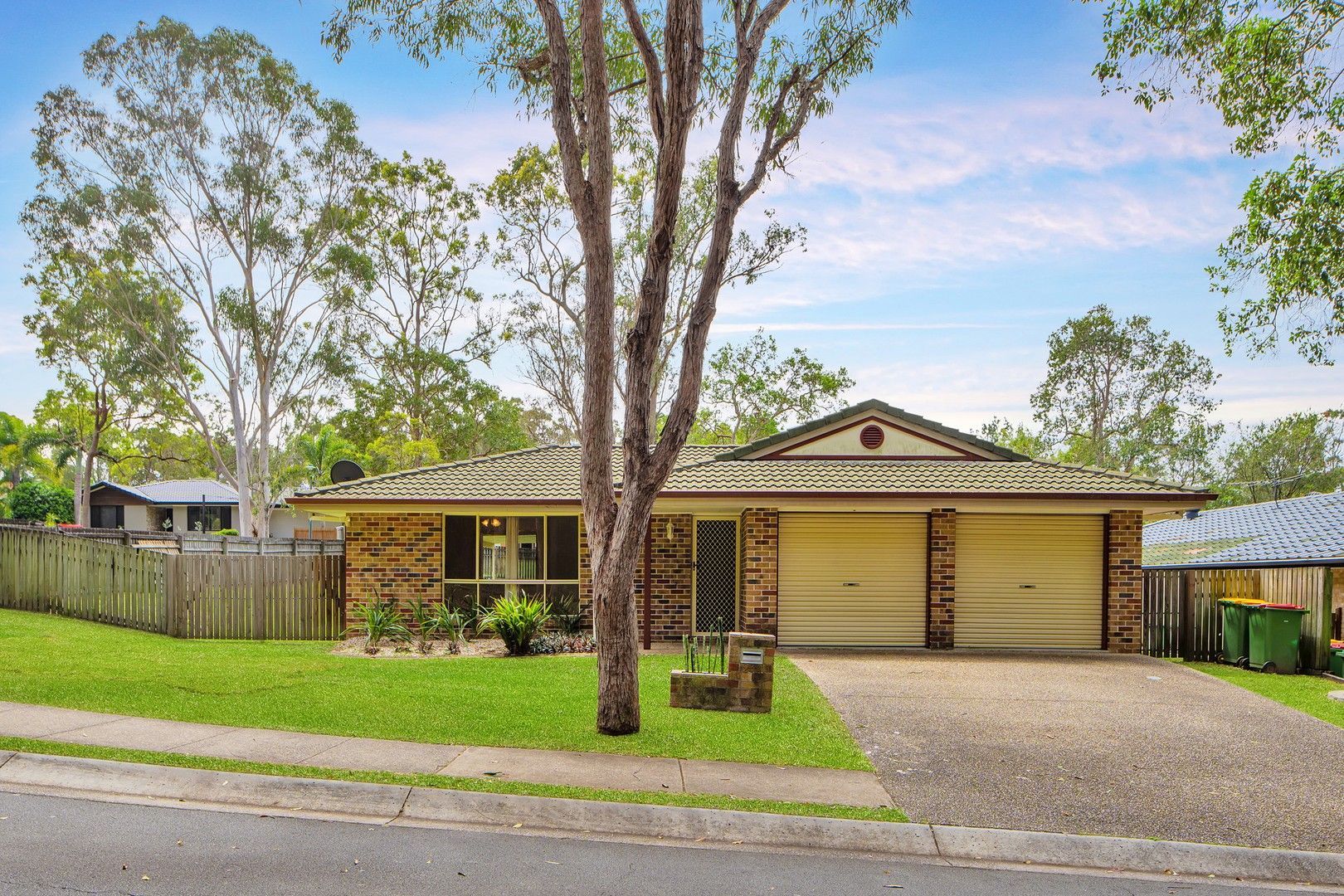 4 bedrooms House in 1 Hibbertia Close CAPALABA QLD, 4157