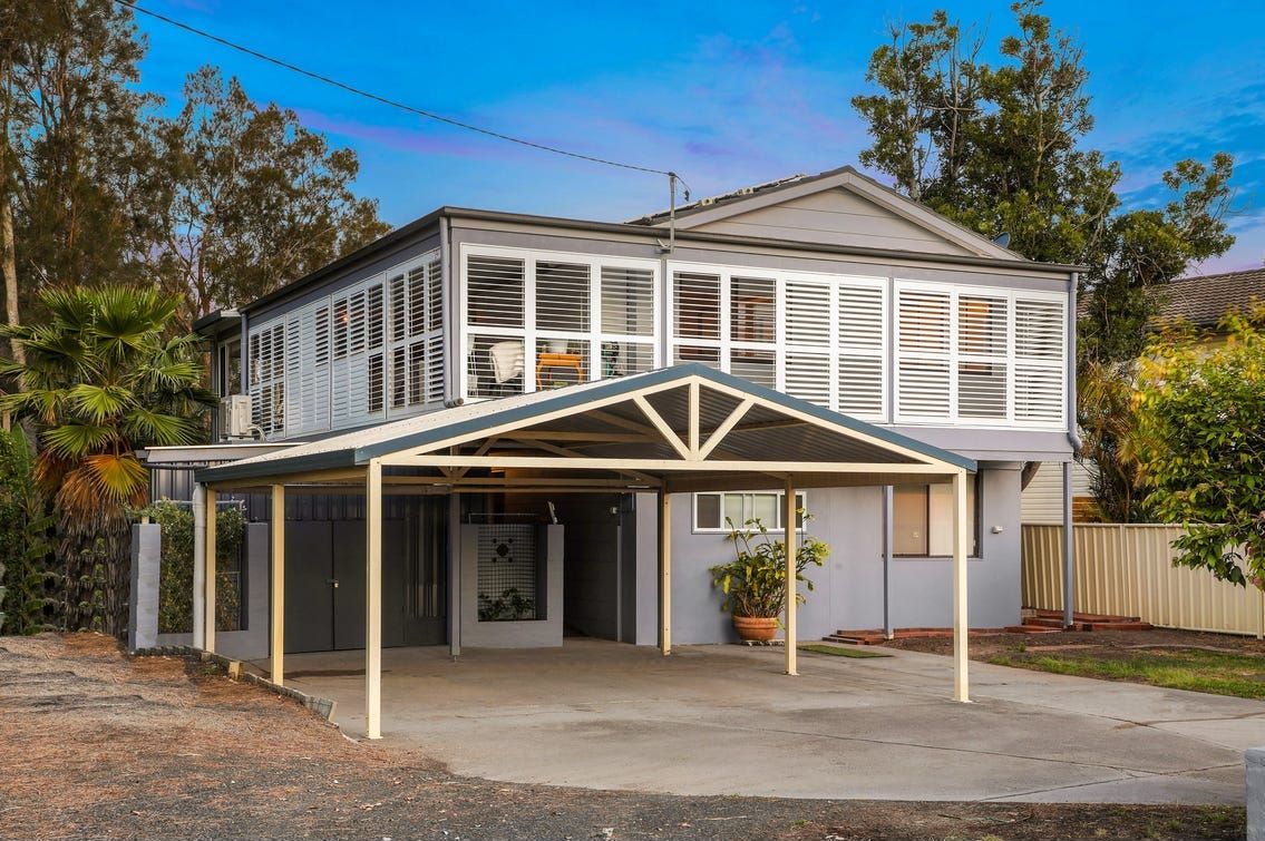4 bedrooms House in 315 Lakedge Avenue BERKELEY VALE NSW, 2261
