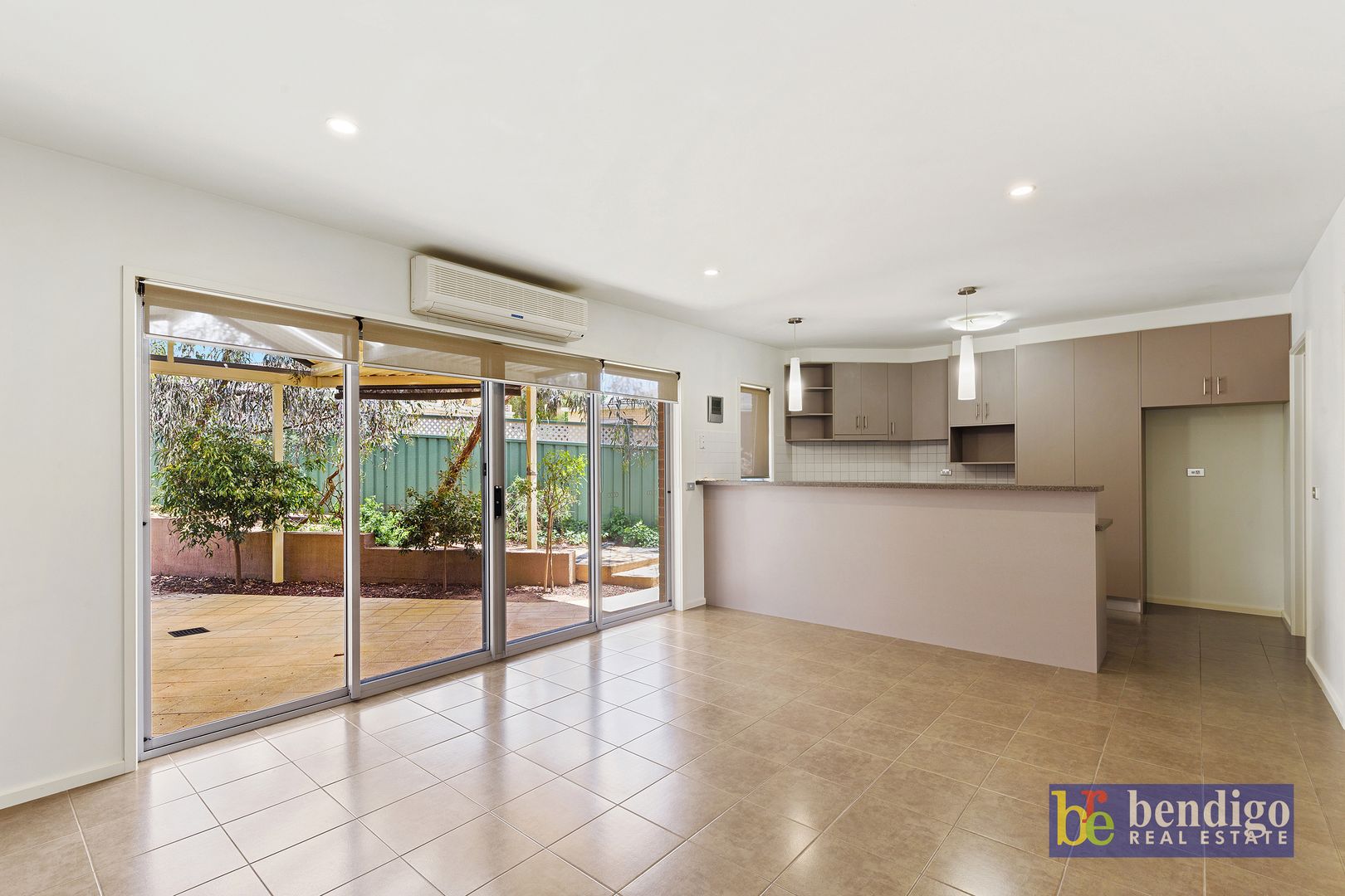 4/7A Curtin Street, Kennington VIC 3550, Image 2