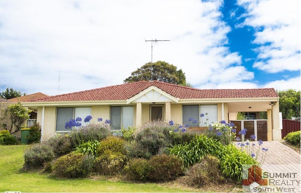 4 bedrooms House in 38 Naturaliste Avenue WITHERS WA, 6230