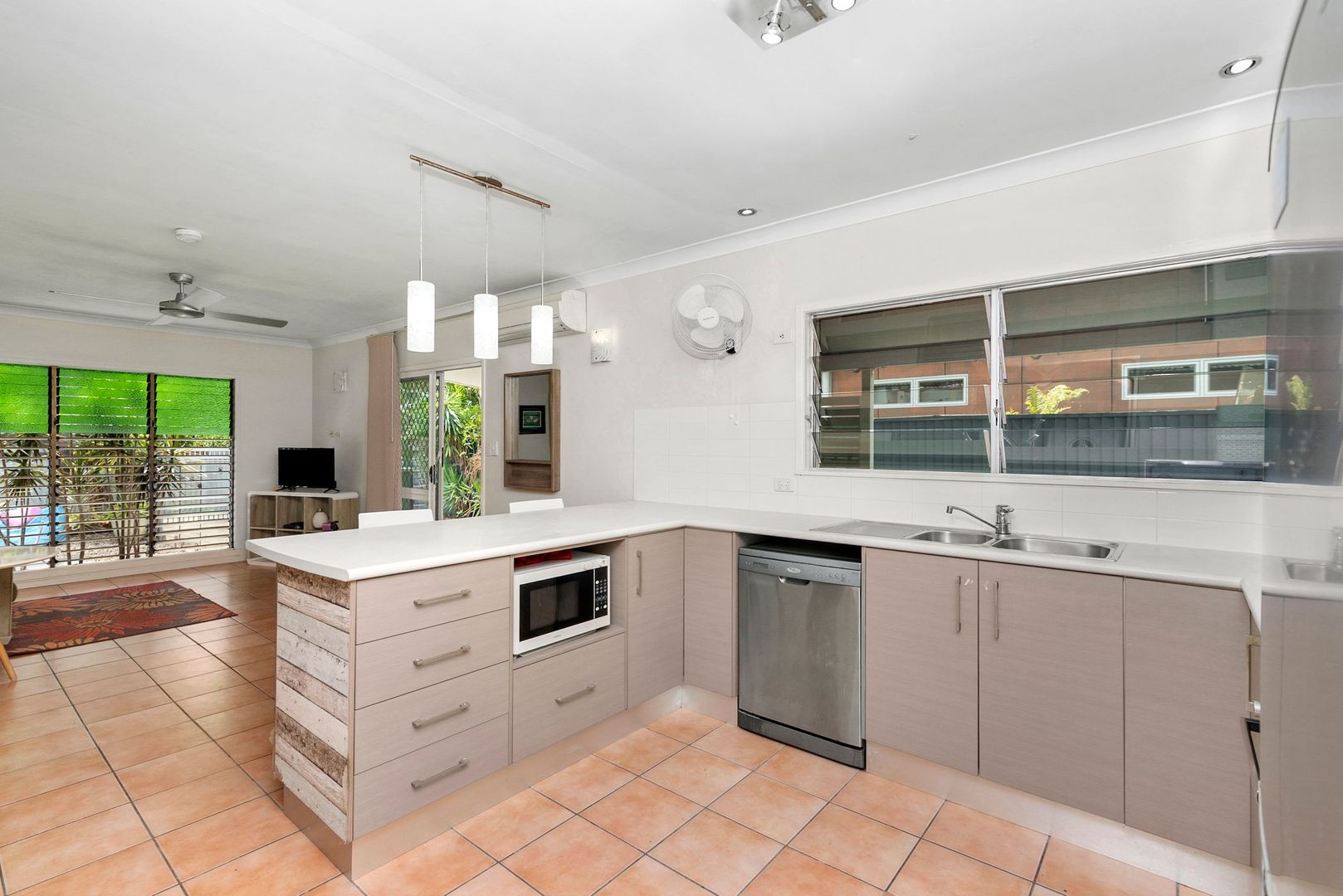 37 David Street, Machans Beach QLD 4878, Image 2