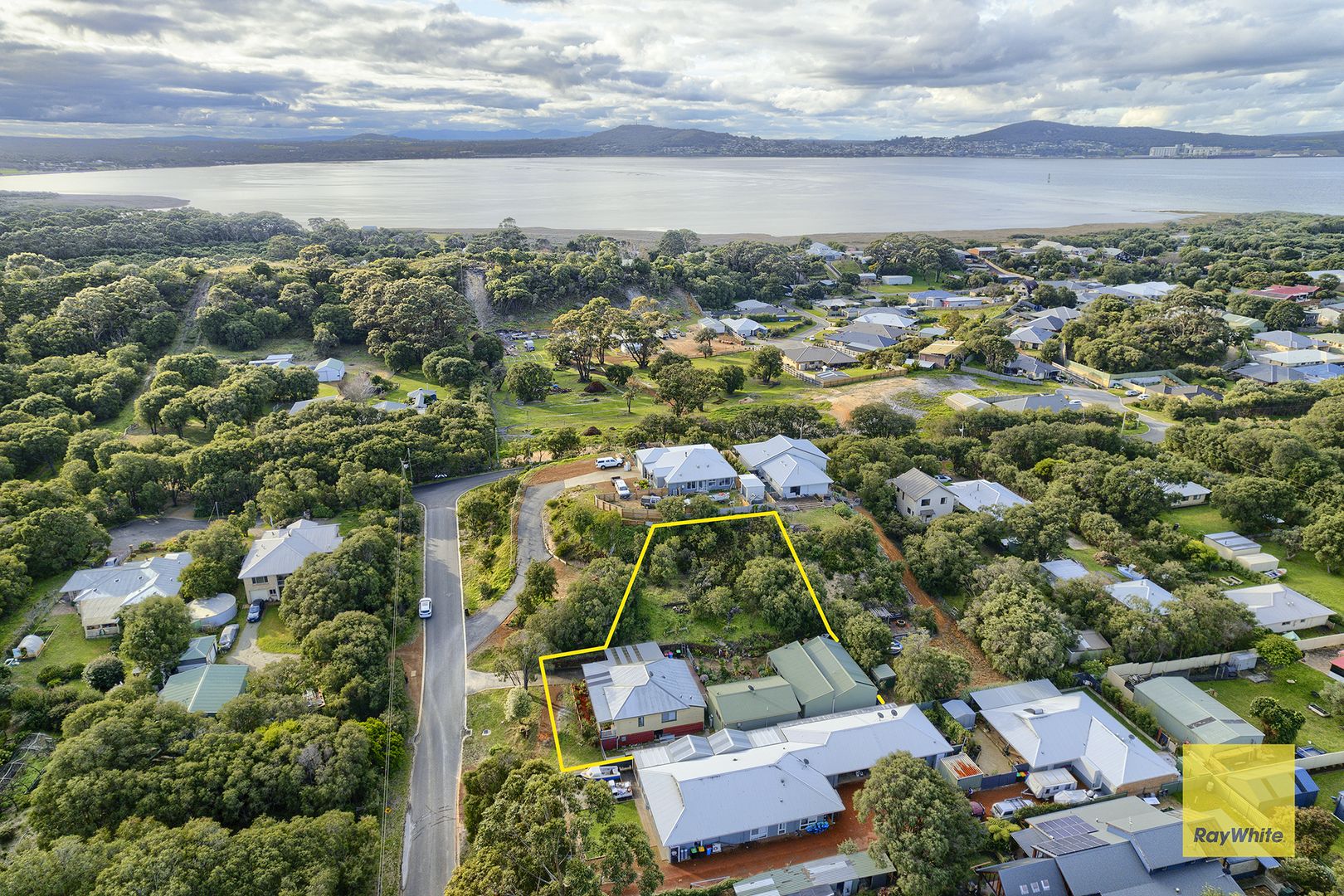 24 Goss Street, Little Grove WA 6330, Image 2