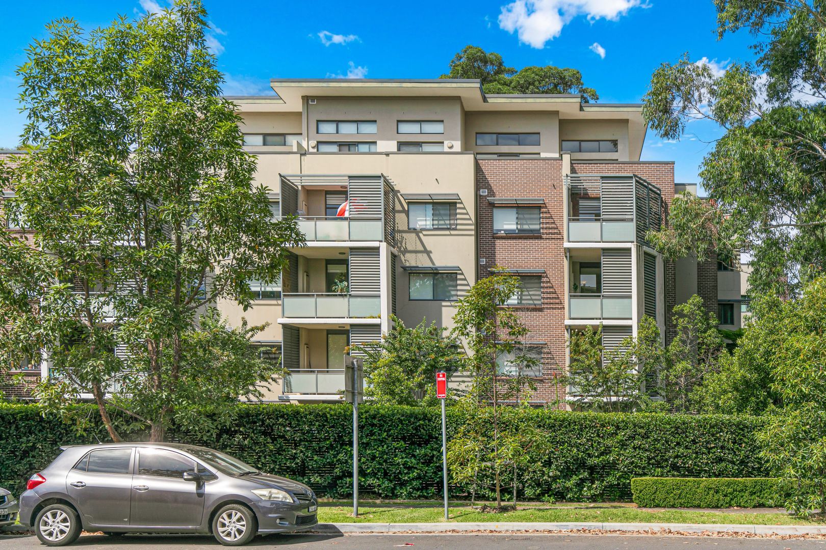 2 bedrooms Apartment / Unit / Flat in 26/1-3 Eulbertie Avenue WARRAWEE NSW, 2074