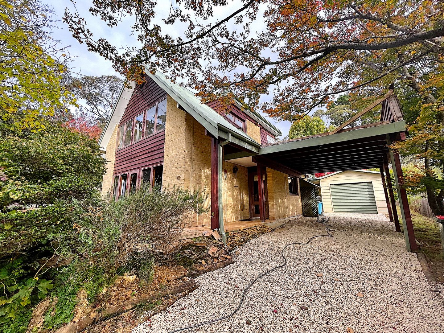 10 Waratah Road, Wentworth Falls NSW 2782