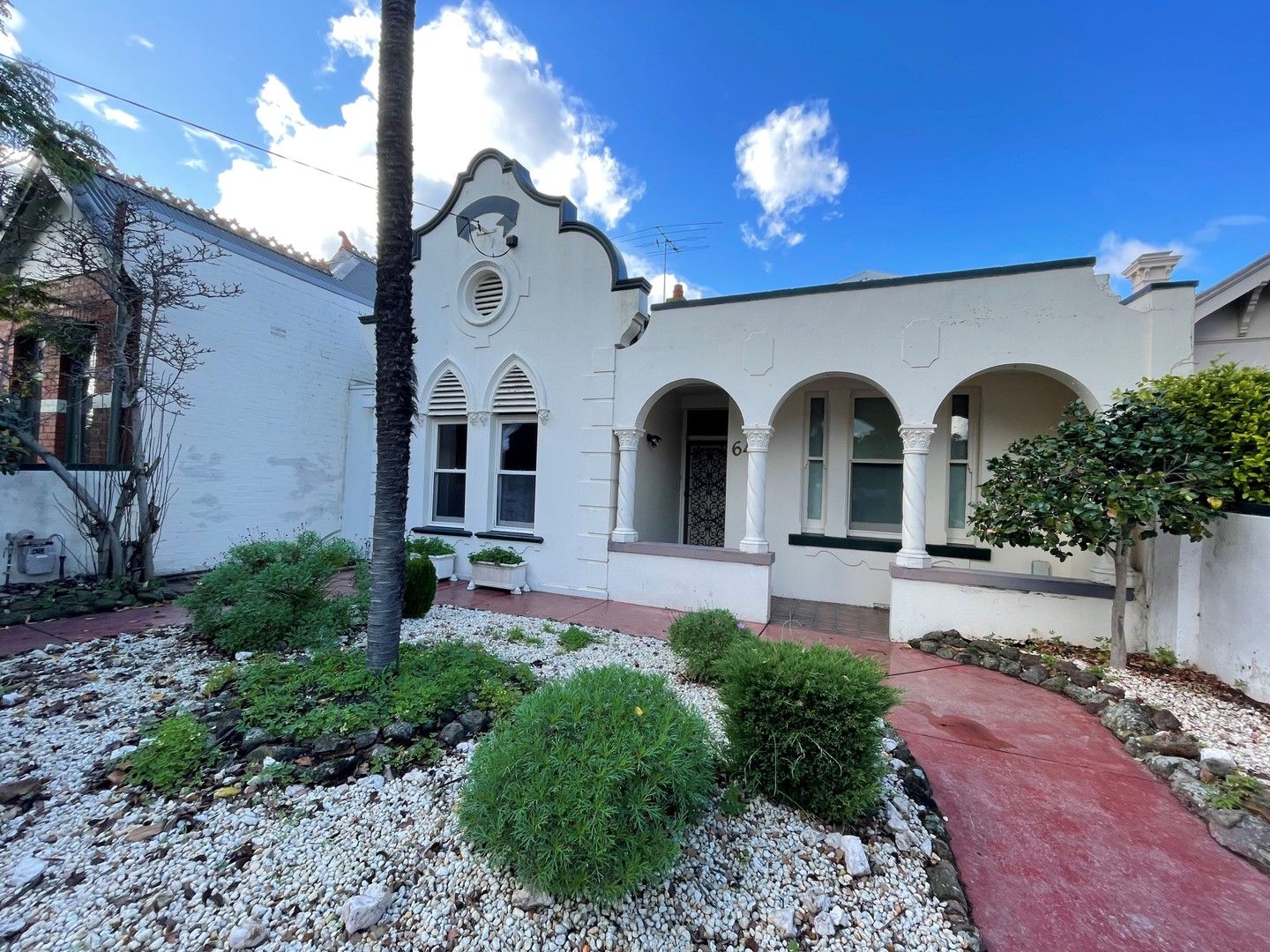 4 bedrooms House in 64 Bowen Crescent PRINCES HILL VIC, 3054