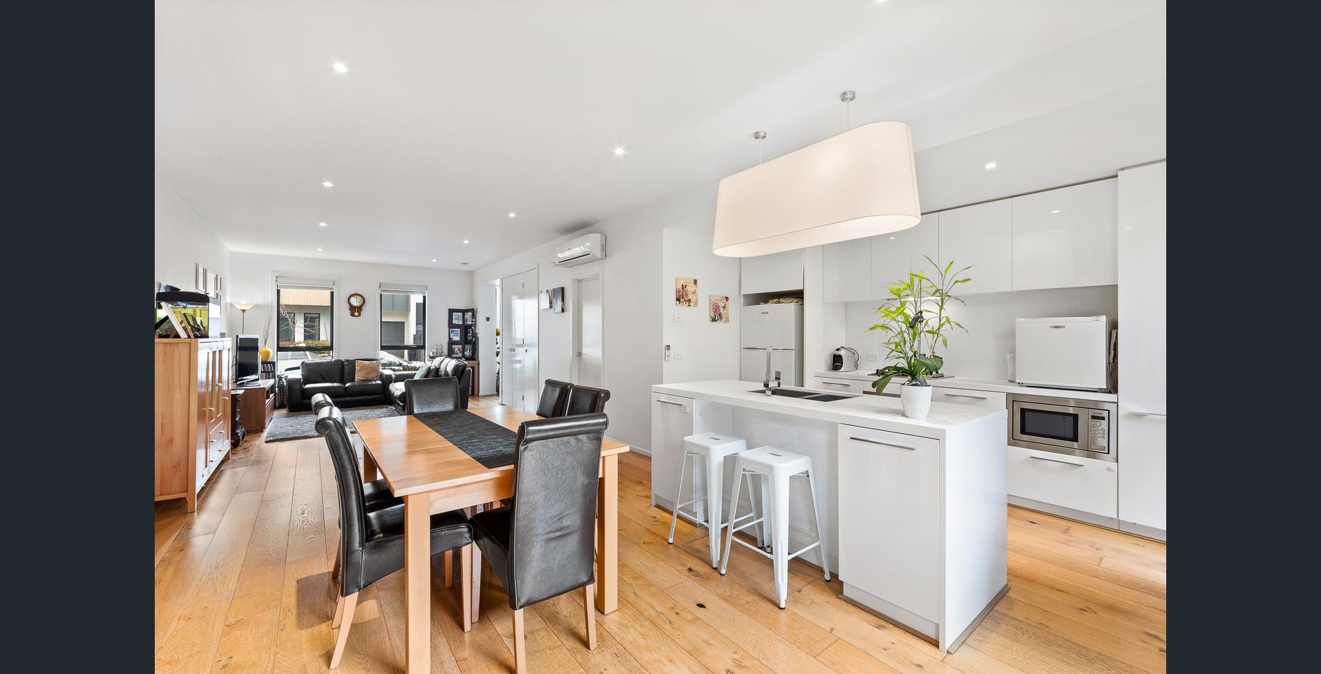 3 bedrooms Townhouse in 19 Primrose Avenue CHELTENHAM VIC, 3192