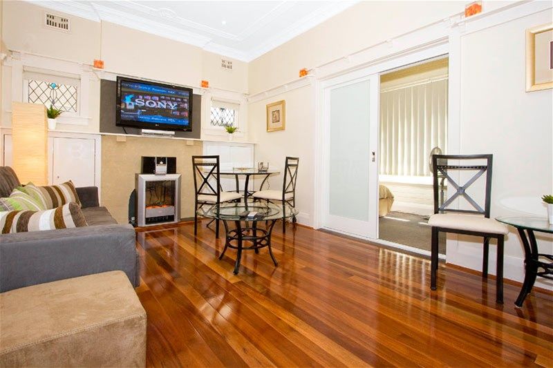 1 bedrooms Apartment / Unit / Flat in 1/297 Ernest St NEUTRAL BAY NSW, 2089
