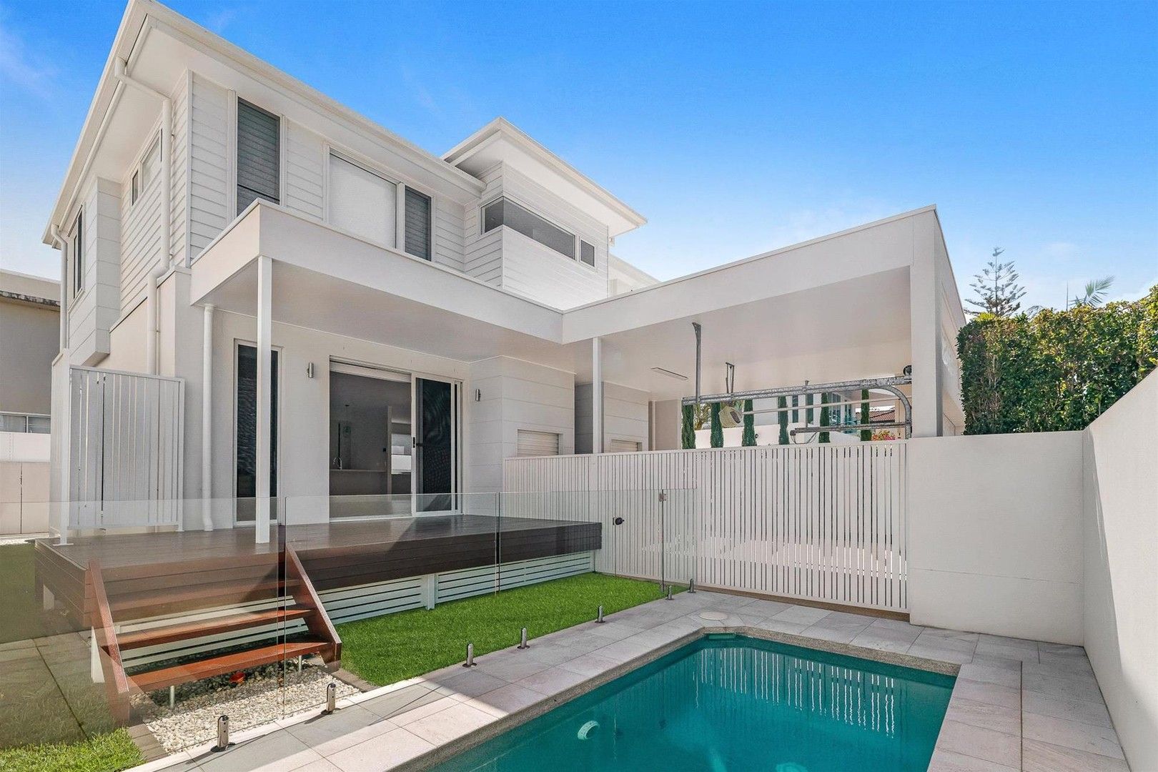 4 bedrooms House in 22 Norfolk Avenue SURFERS PARADISE QLD, 4217