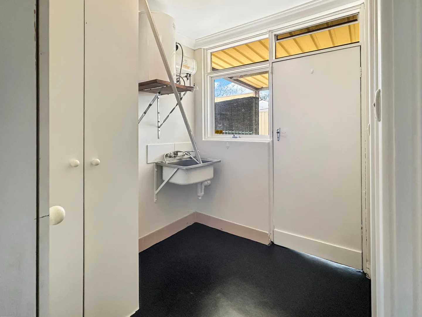 Additional image 8 of 27 Banksia Rd, Camillo WA 6111