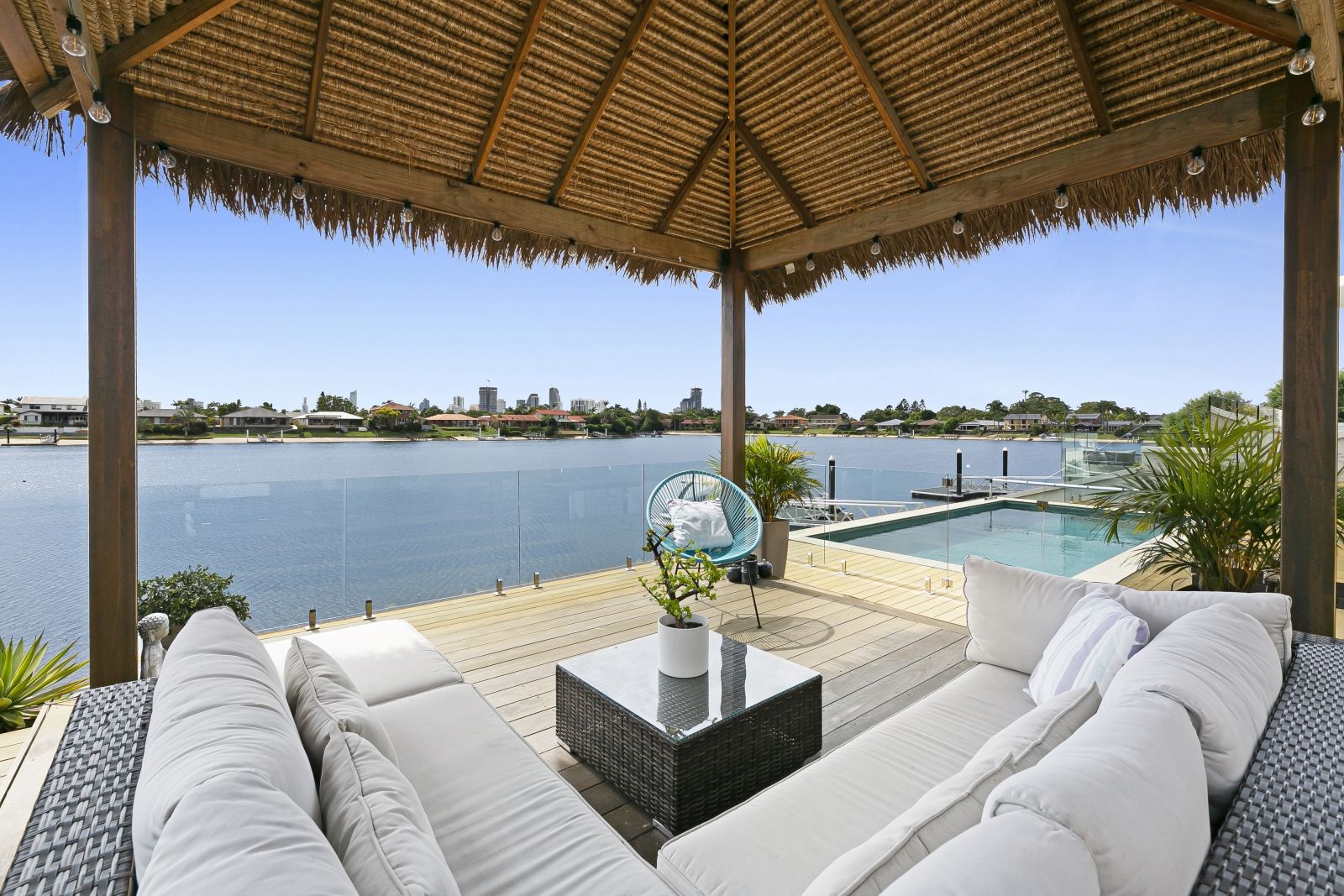 4 bedrooms House in 40 Rumrunner Street MERMAID WATERS QLD, 4218
