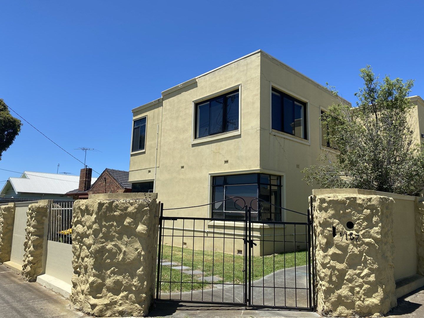 2 bedrooms Apartment / Unit / Flat in 2/187 Church Street MANIFOLD HEIGHTS VIC, 3218