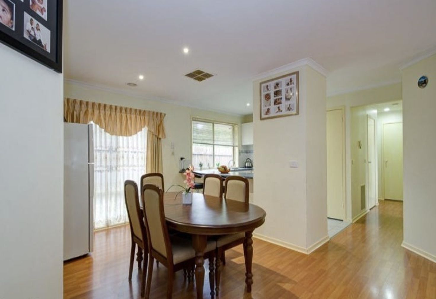 4 Greenlea Grove, Hampton Park VIC 3976, Image 2