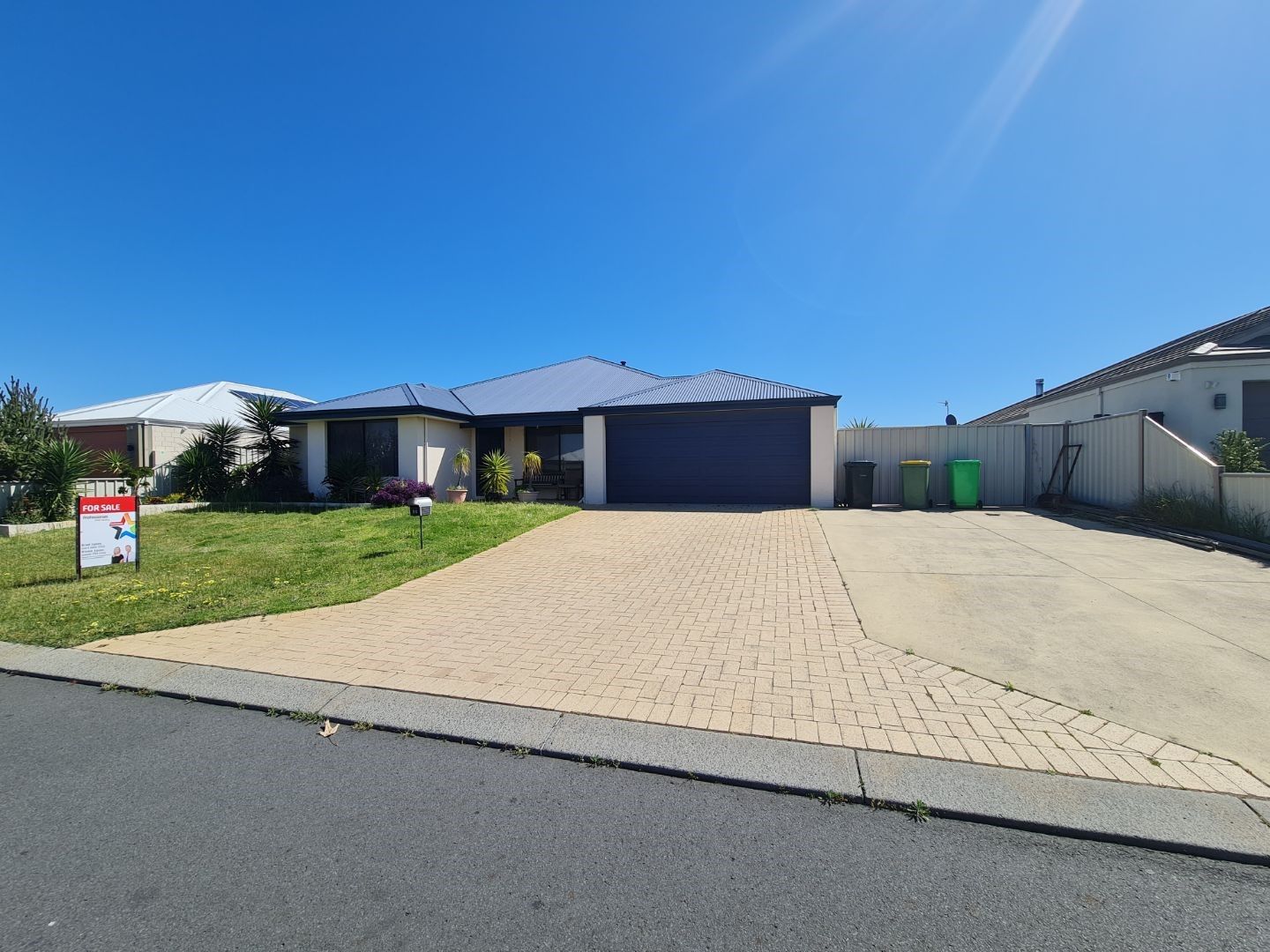 4 bedrooms House in 90 The Boulevard AUSTRALIND WA, 6233