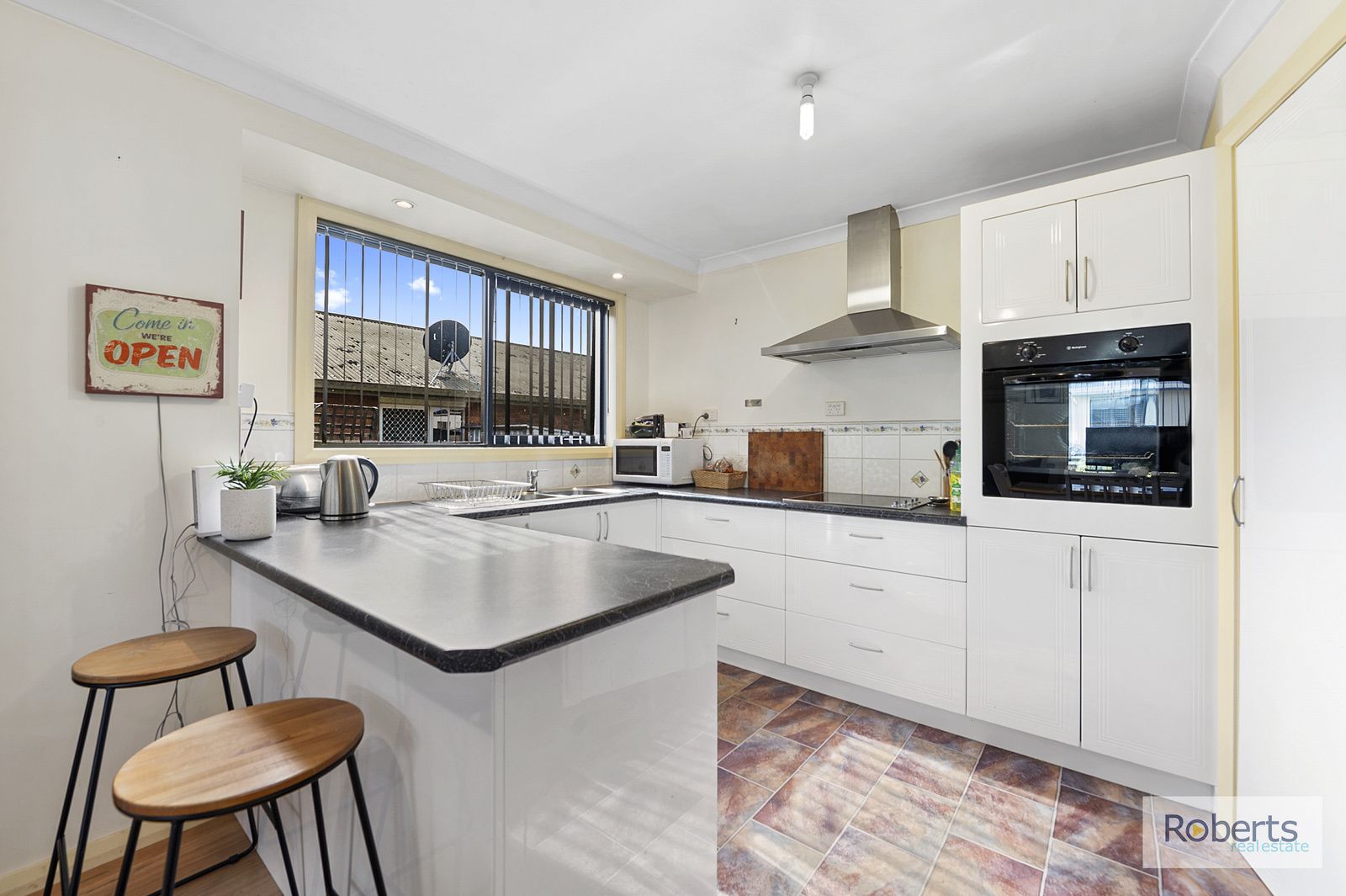 2/4 Arthur Street, Shearwater TAS 7307, Image 2