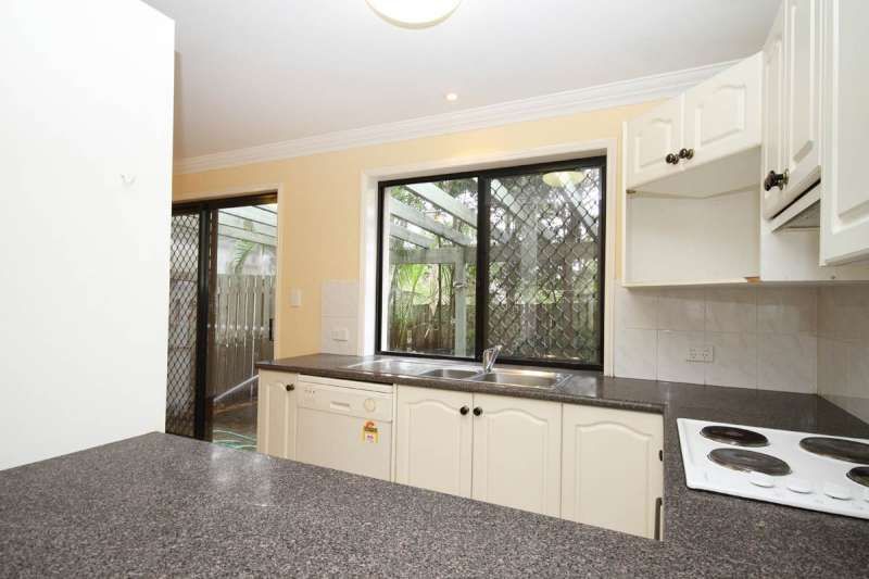 3 bedrooms Townhouse in 7/50 Durham Street ST LUCIA QLD, 4067