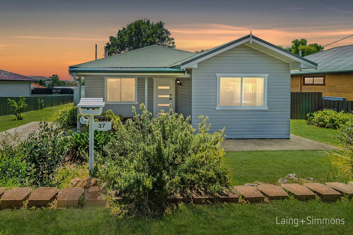 Picture of 37 Hargrave Street, ARMIDALE NSW 2350