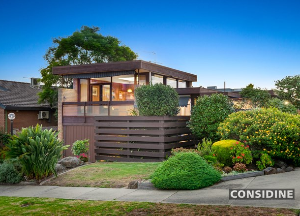 21 Glenscott Crescent, Strathmore Heights VIC 3041