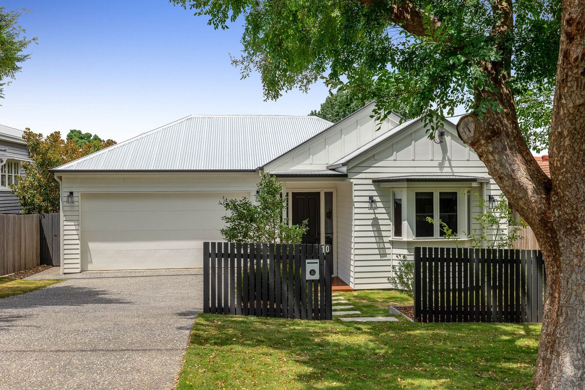 4 bedrooms House in 10 Collins Street MOUNT LOFTY QLD, 4350