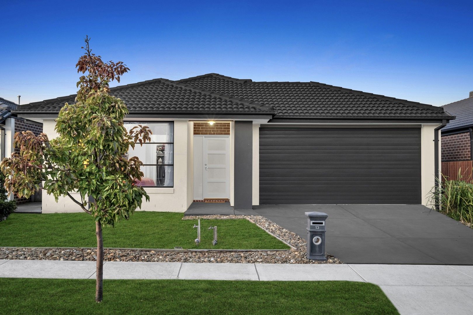 4 bedrooms House in 13 Botany Way CRANBOURNE EAST VIC, 3977